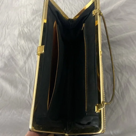 Etra Vintage 1950’s classic Patent Leather Clutch Purse with Gold Hardware - Picture 10 of 14